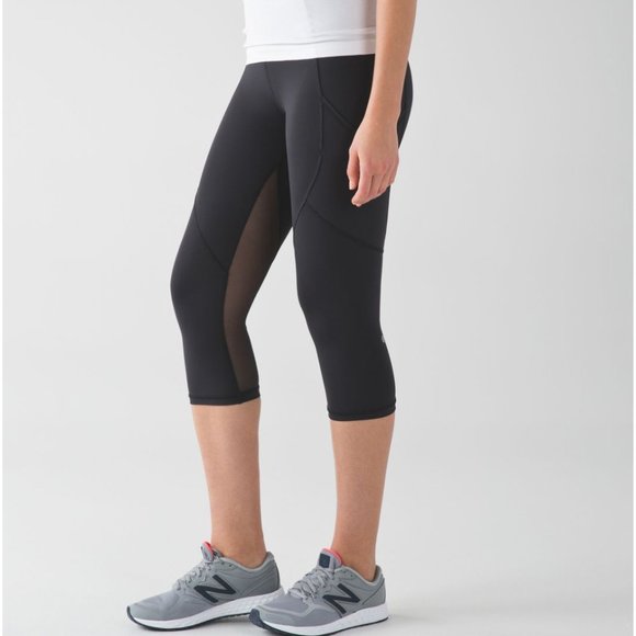Lululemon Outrun 17" Crop Black 4